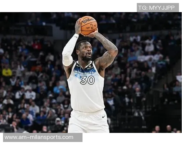 兰德尔半场表现抢眼9中5砍下15分9篮板10助攻接近三双成球队关键力量